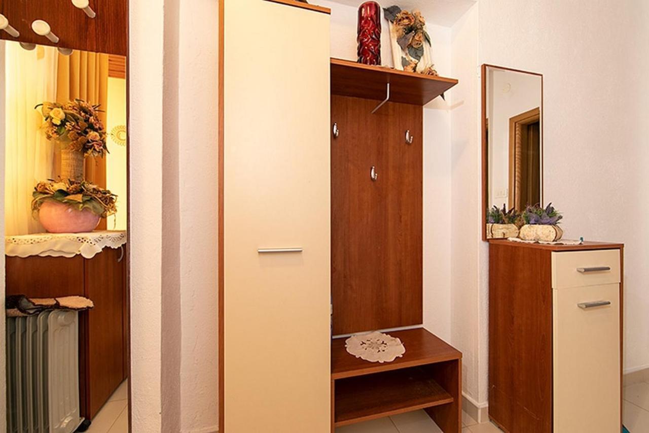 Apartment Tucepi 6695A Buitenkant foto