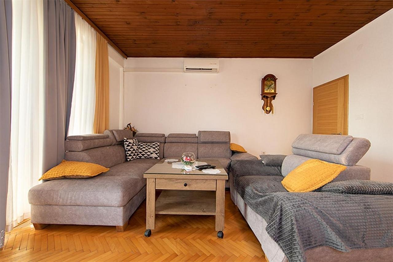Apartment Tucepi 6695A Buitenkant foto