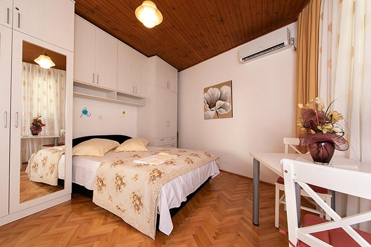 Apartment Tucepi 6695A Buitenkant foto