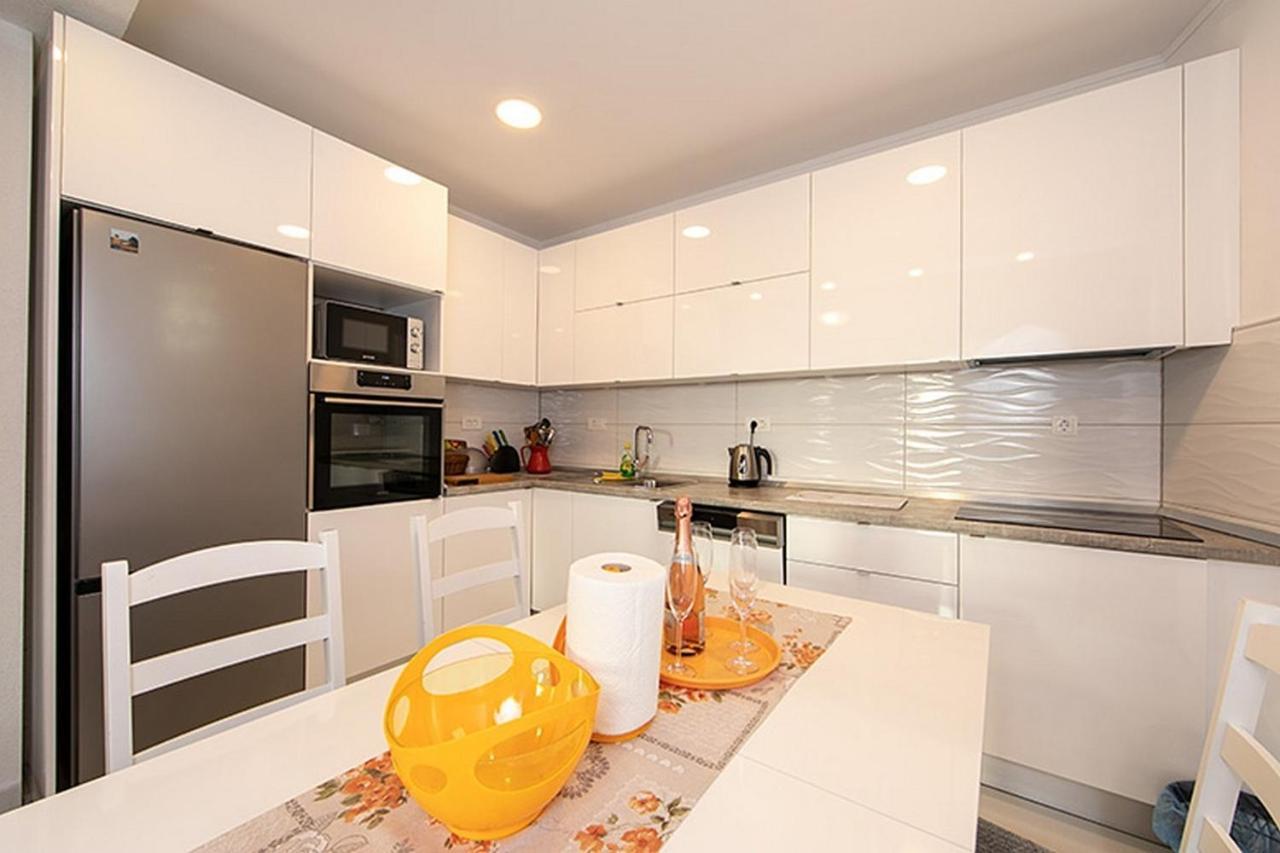 Apartment Tucepi 6695A Buitenkant foto