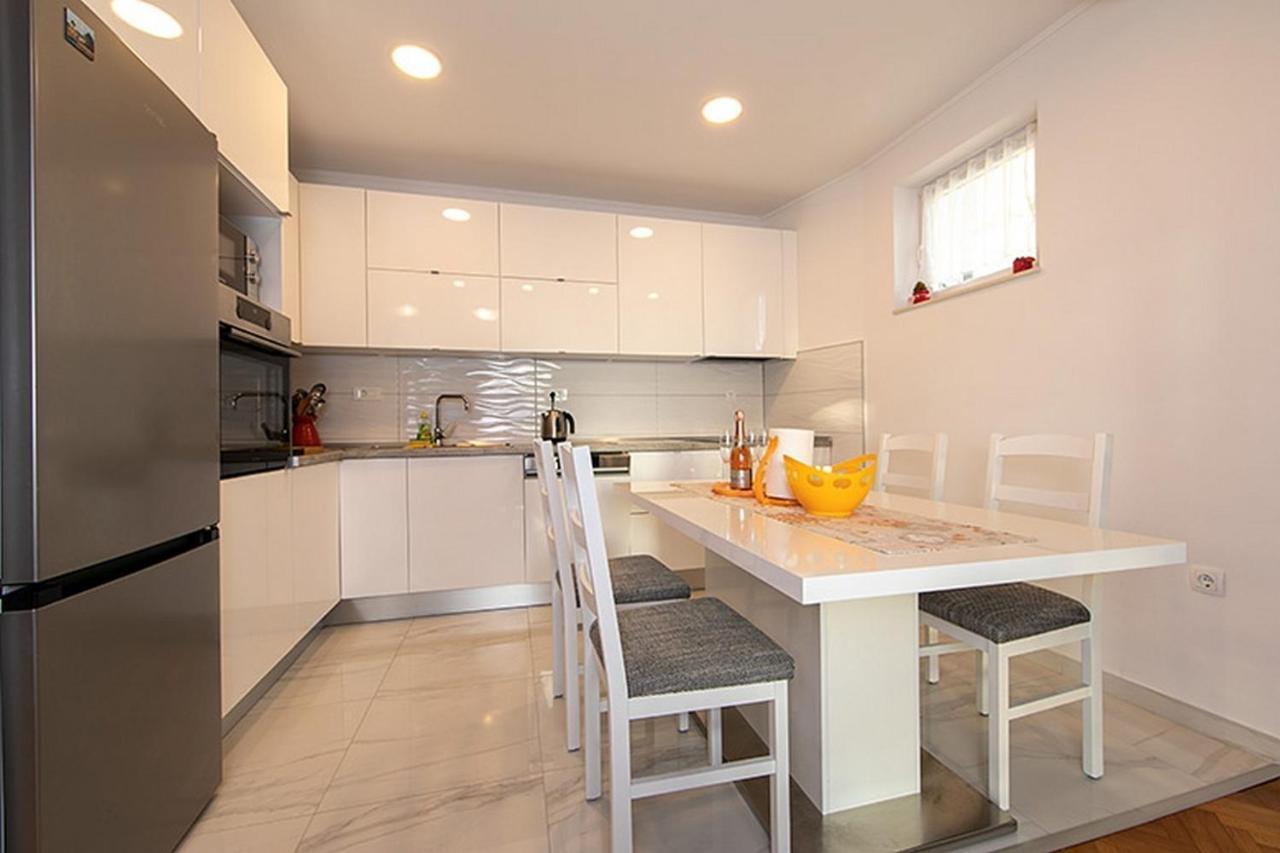 Apartment Tucepi 6695A Buitenkant foto