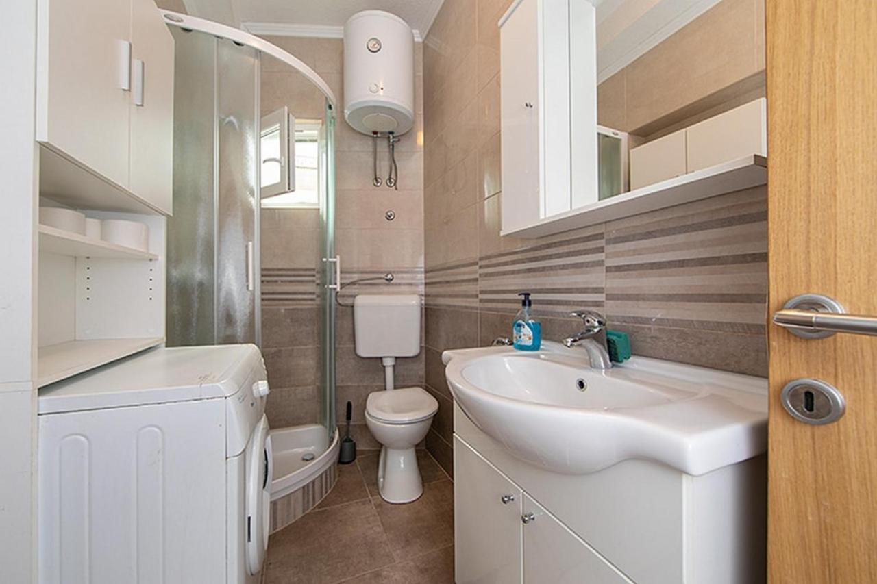 Apartment Tucepi 6695A Buitenkant foto